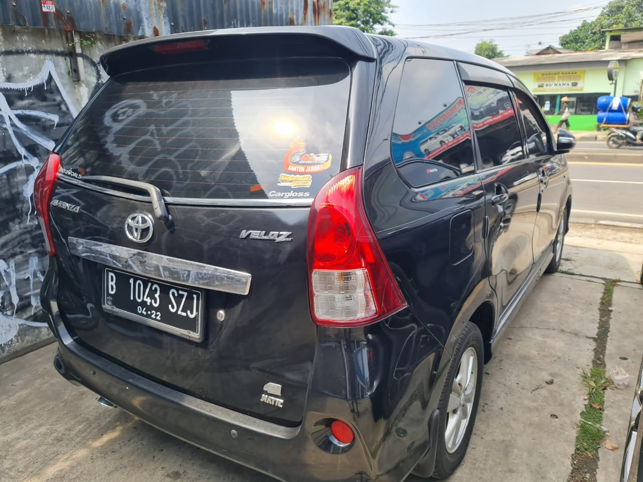 Toyota Avanza Veloz matic tahun 2012  3