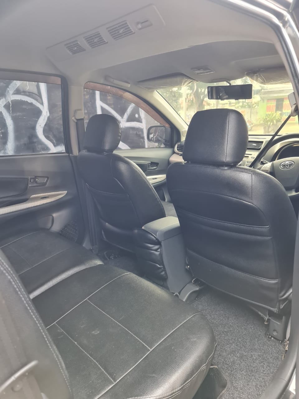 Toyota Avanza Veloz matic tahun 2012  5