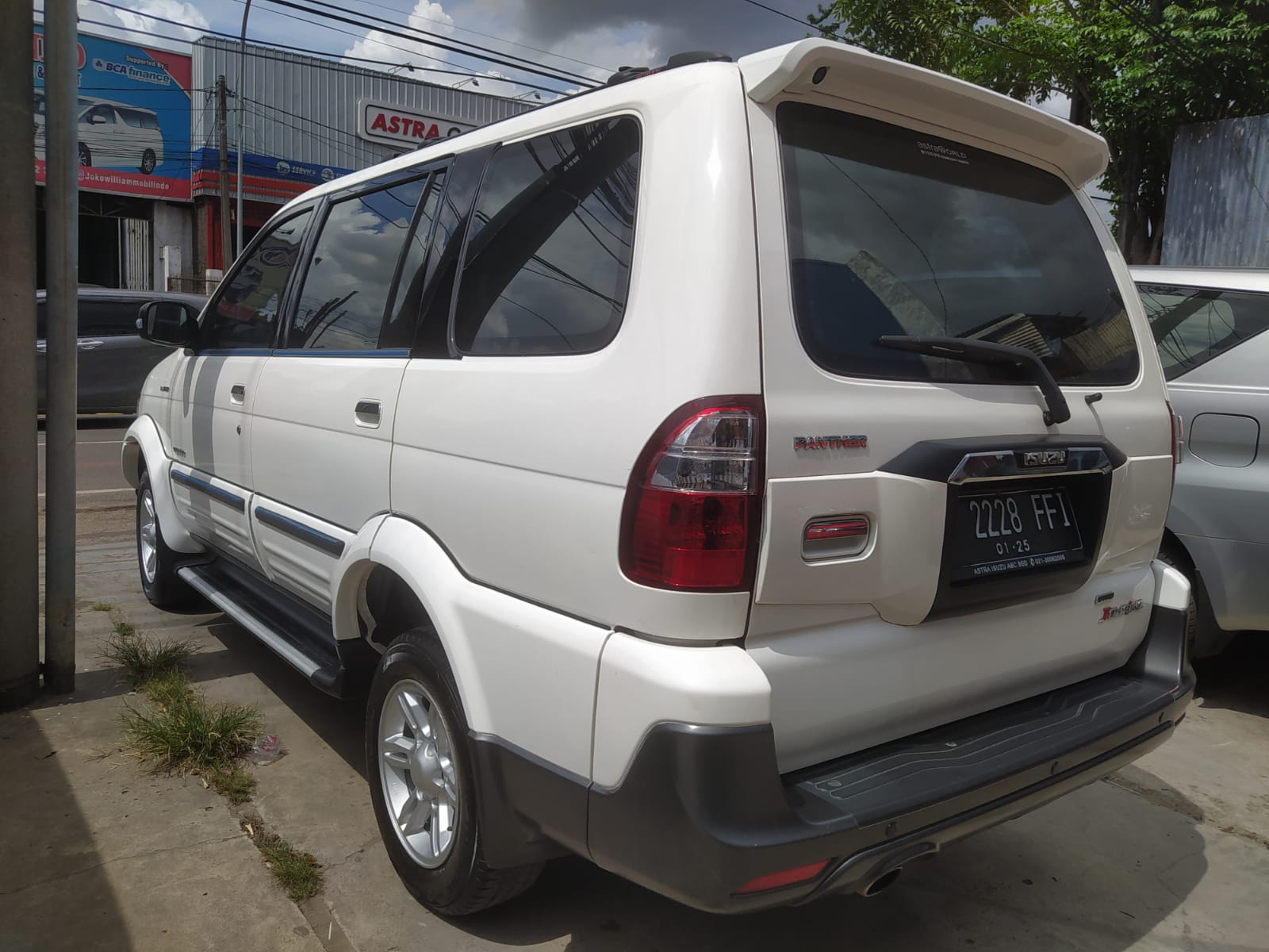 Isuzu Panther Grand Touring 2.5 solar Manual 4