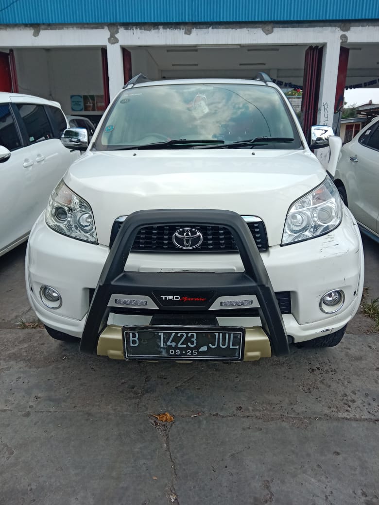 Toyota Rush S Matic Tahun 2012 Warna Putih metalik kondisi Mulus Terawat Sangat istimewa Tangan Pertama  