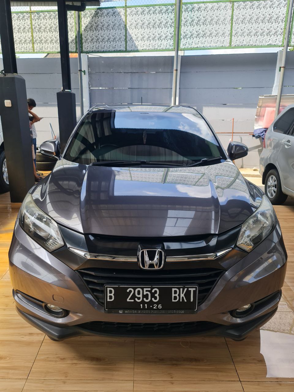 Honda HRV E Matic Tahun 2016 Warna Abu2 metalik kondisi Mulus Sangat Istimewa