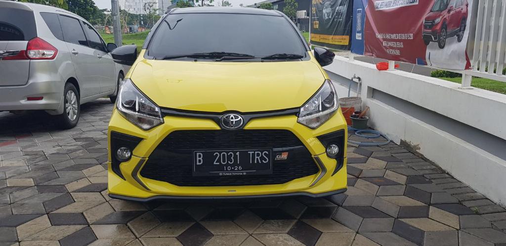 Toyota Agya gr sport matic Tahun 2021 Warna Kuning Metalik kondisi Mulus Terawat Sangat istimewa Tangan pertama