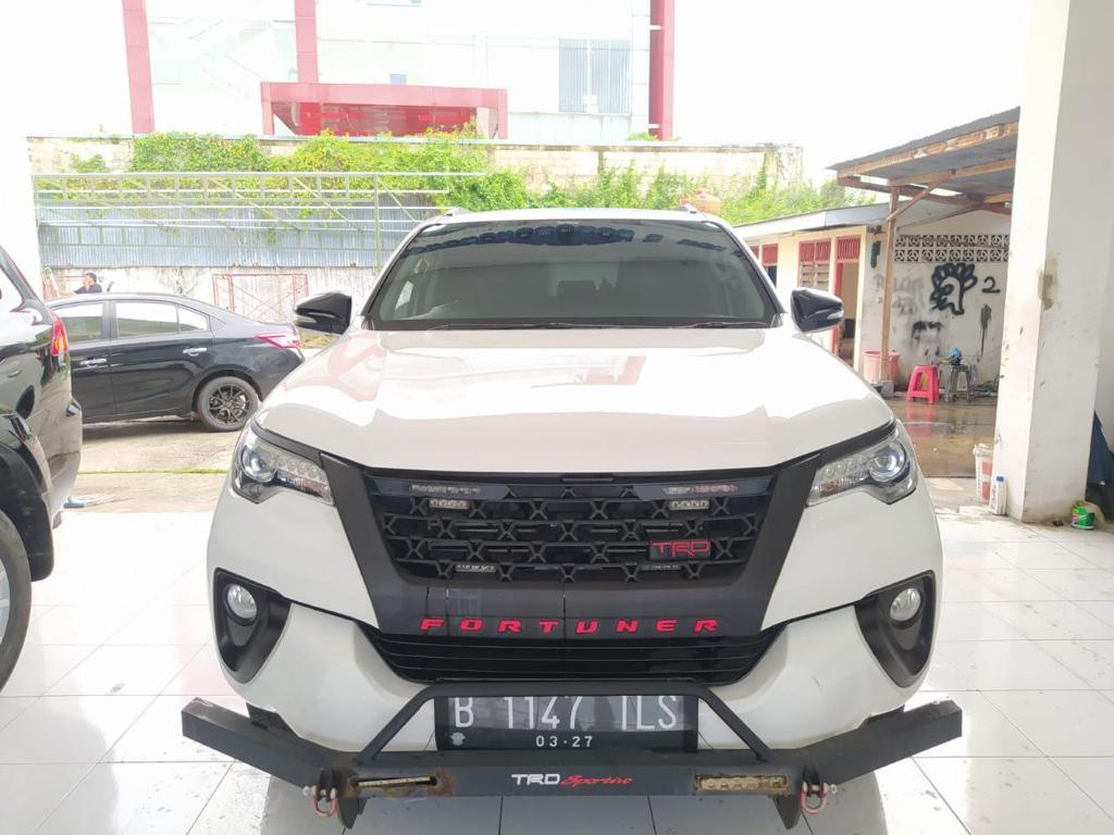 Toyota Fortuner VRZ Tahun 2016 Warna Putih metalik kondisi Mulus Terawat Sangat istimewa Tangan Pertama  