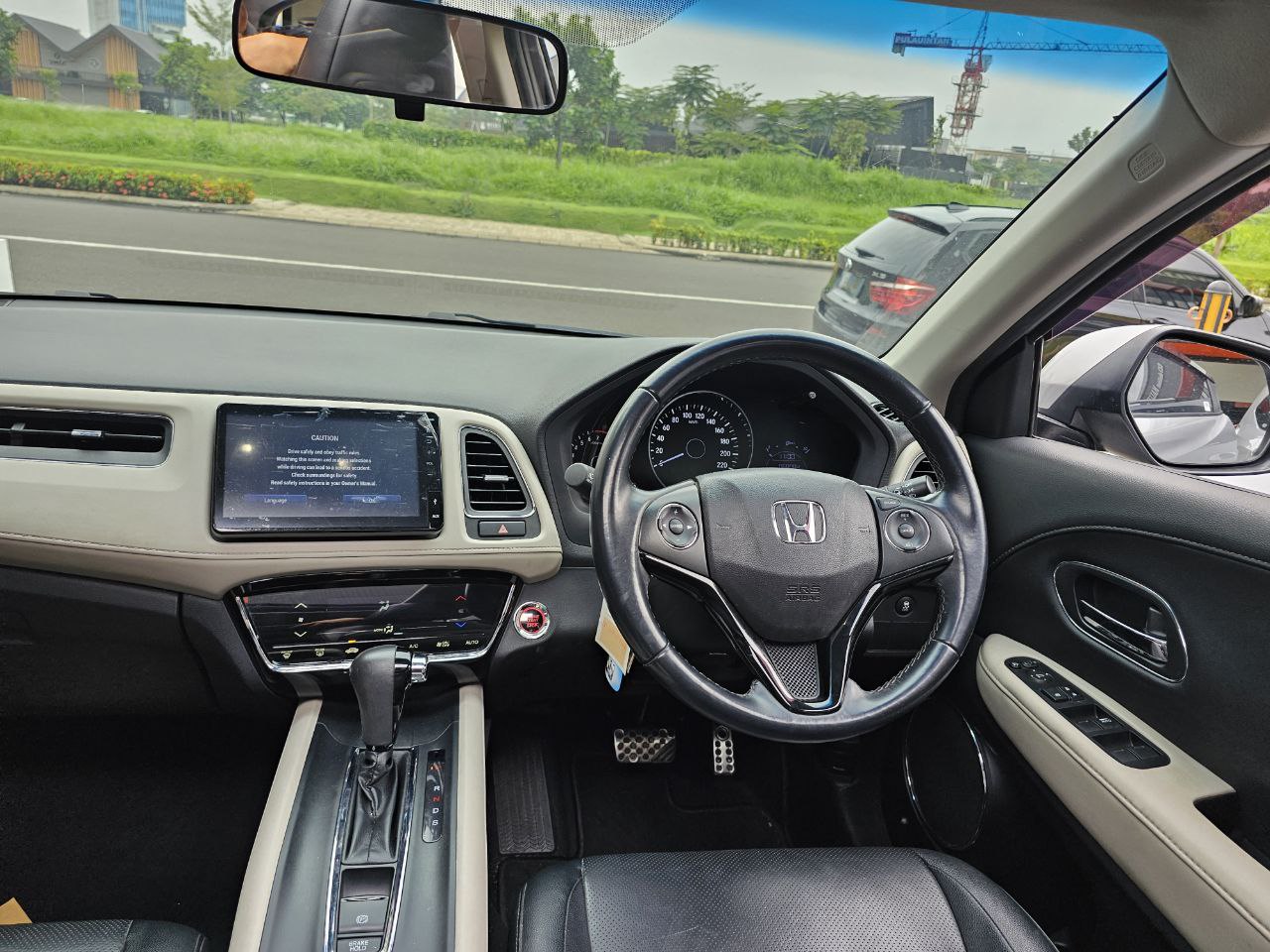 Honda HRV Prestige tahun 2019 kondisi mulus terawat istimewa 3