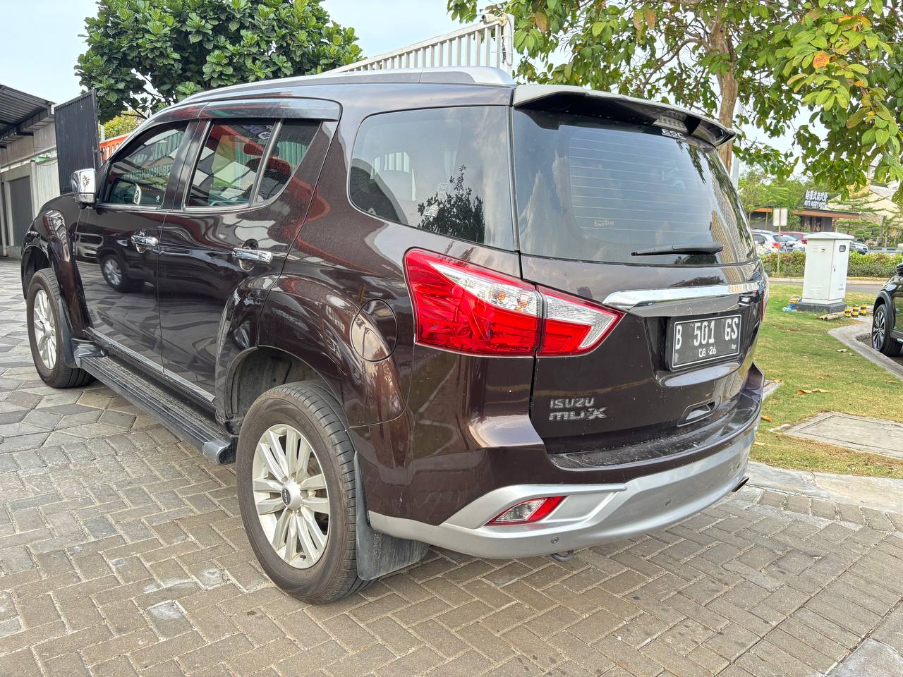 Isuzu MUX Premiere Matic tahun 2018 Kondisi Mulus Terawat Istimewa 5