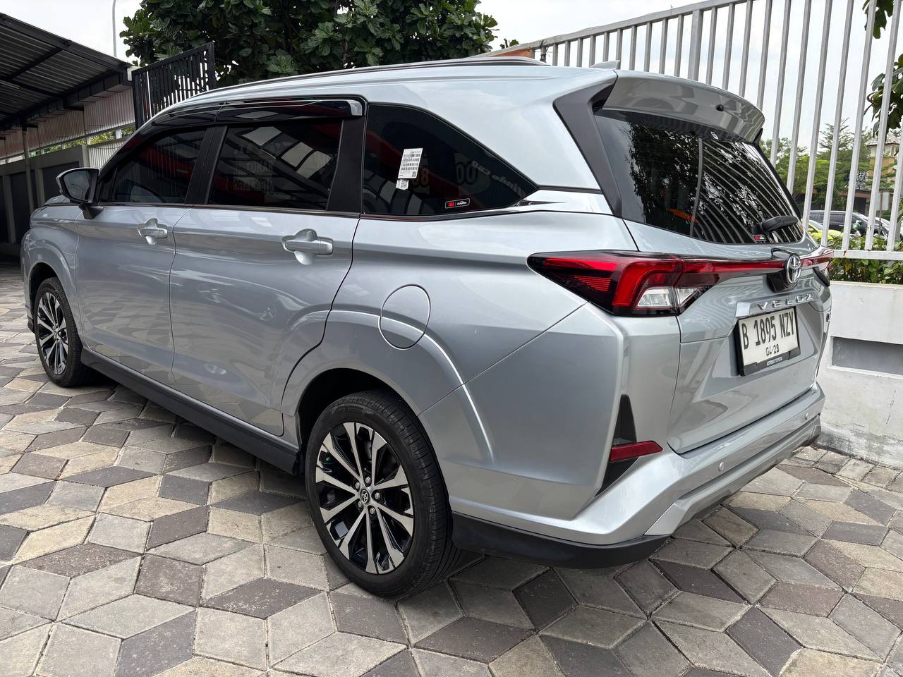 Toyota Veloz Q Matic Tahun 2023 Kondisi Mulus Terawat Istimewa 5