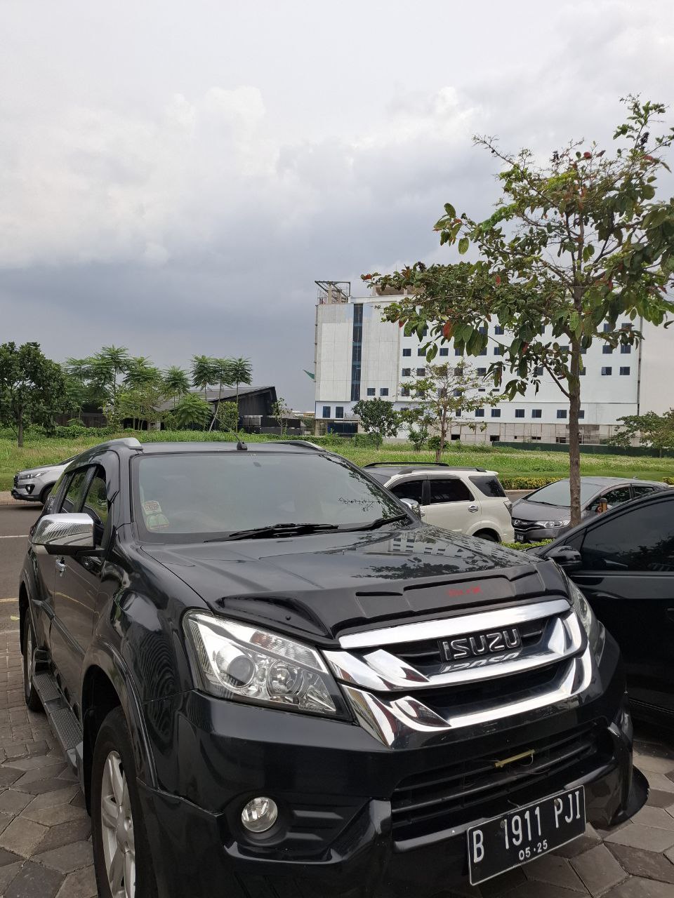 Isuzu MUX Diesel Tahun 2015 Kondisi Mulus Terawat Istimewa