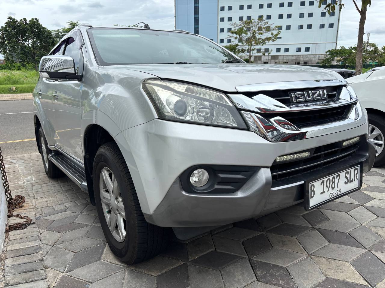 Isuzu mux Diesel matic Tahun 2015 Kondisi Mulus Terawat Istimewa