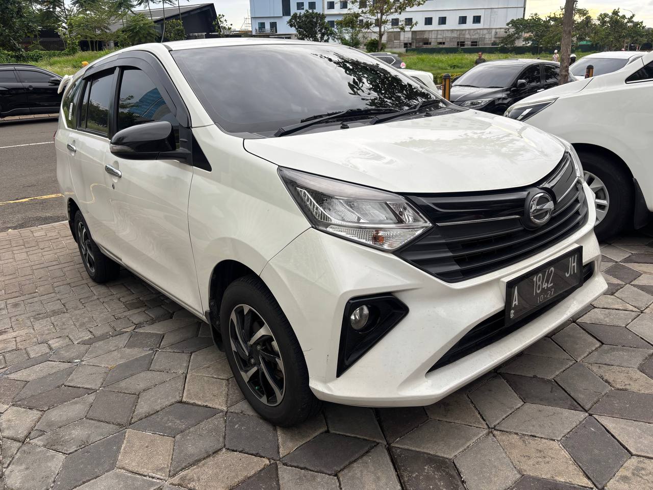 Daihatsu Sigra R Manual Tahun 2022 Kondisi Mulus Terawat Istimewa